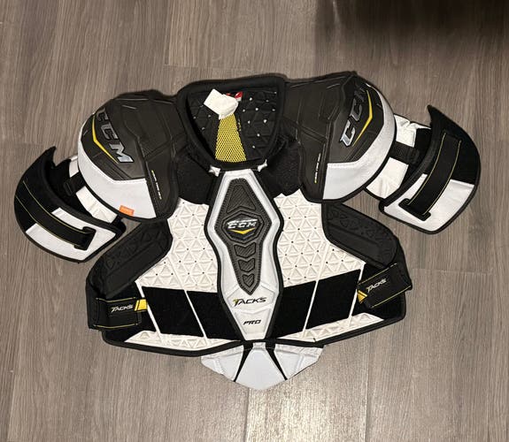 Large Senior CCM Ultra Tacks Pro Shoulder Pads Pro Stock (Used)