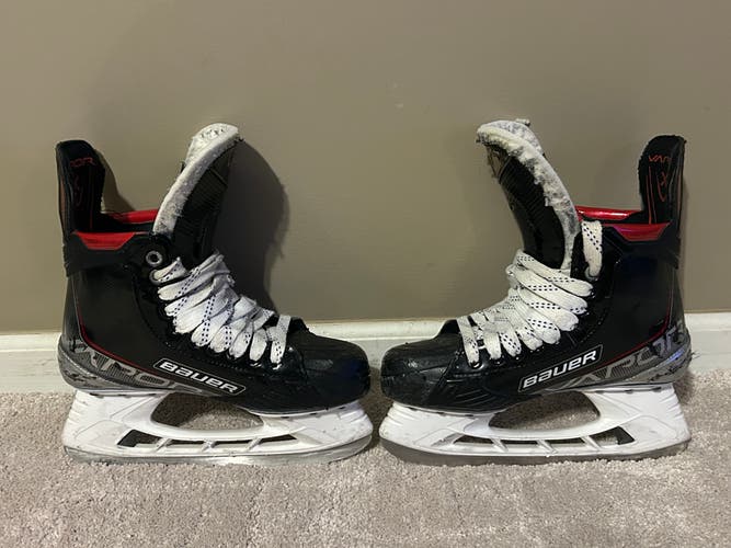 Black 2023 Bauer Vapor 3X Hockey Skates 6 (Used)