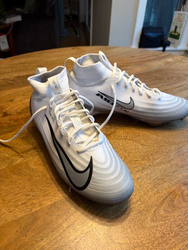 White Men's Size M 10.0 (W 11.0) Adult Nike Molded Cleats Cleats (Used)