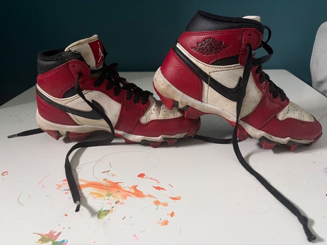 Nike Air Jordan FastFlex Kids 4.5Y (Big Kids / Youth) Nike Mid Top Molded Cleats (Used)