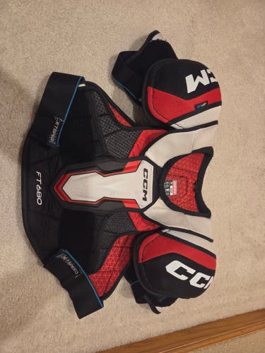 Men's Medium Senior CCM JetSpeed FT680 Shoulder Pads (Used)