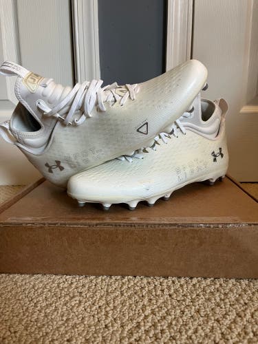 White Men's Size M 12.0 (W 13.0) Adult Under Armour Molded Cleats Cleats (New)