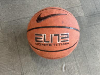 Used Nike Basketball Adult Indoor 11614-S000234406
