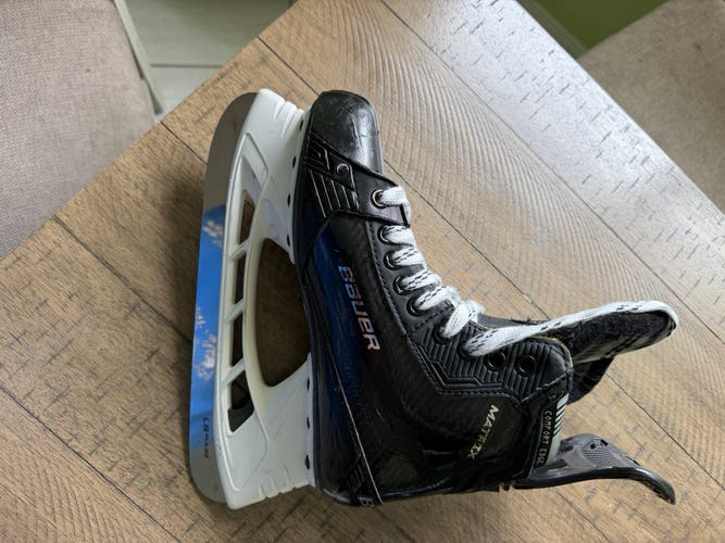 2022 Bauer S22 Supreme Matrix (SMU) Hockey Skates Size 6 (Used)