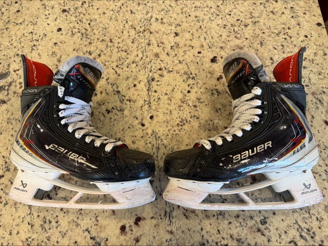 Bauer Vapor Flypro Hockey Skates Regular Width 8 (Used)