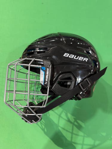 Bauer Re-Akt 55 Helmet | Medium w/ Cage