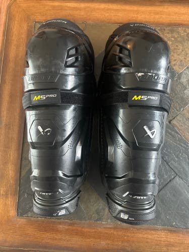Intermediate Bauer Supreme M5 Pro 13" Shin Pads (Used)