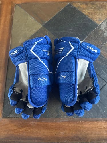 True Catalyst 7X3 Hockey Gloves Royal Blue … Used but in very good condition. See pics.