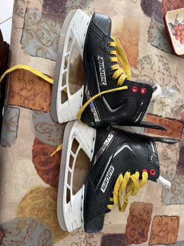 2021 Bauer Vapor X3.5 Hockey Skates Regular Width Size 3.5 (Used)