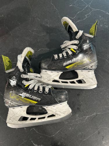 2023 Bauer Vapor X4 Hockey Skates Regular Width Size 1.5 (Used)
