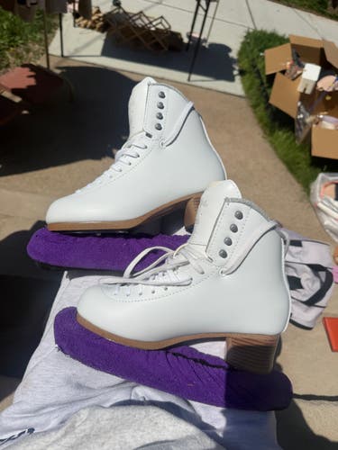 Jackson Ultima Figure Skates B Adult 6 (New)