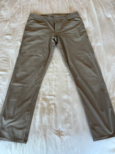 Johnnie-O Cross Country PREP-FORMANCE Men's 34x30 Light Khaki Golf