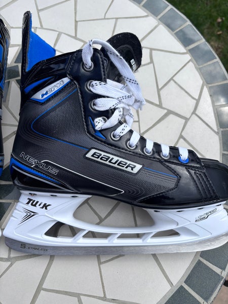 Bauer Nexus N2700 Hockey Skates Extra Wide Width 9 (Used)