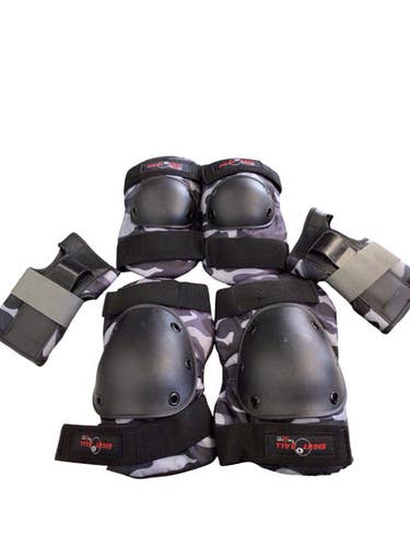 Used Triple Eight Skateboard Kneepads Black S/M 11760-S000090498