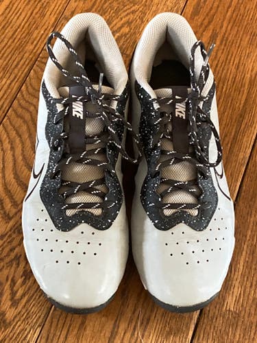 Gray Men's Size M 8.5 (W 9.5) Adult Nike Low Top Molded Cleats (Used)