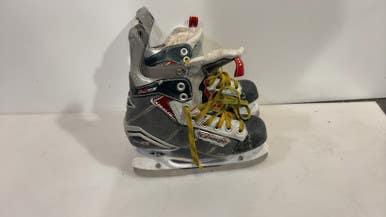 Used Easton INTS SZ JR 2.5 EE Junior Hockey Skate Junior 02.5 11615-S000274687