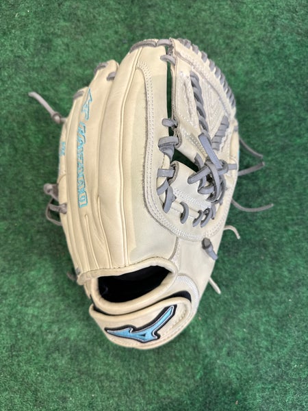 White Mizuno Classic Elite RH Softball Glove 12.5" (Used)