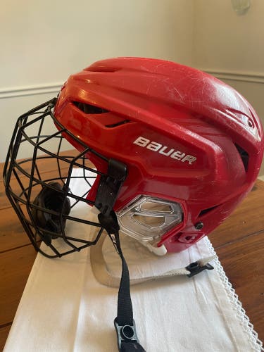 Medium Bauer Hyperlite 2 Helmet (Used)