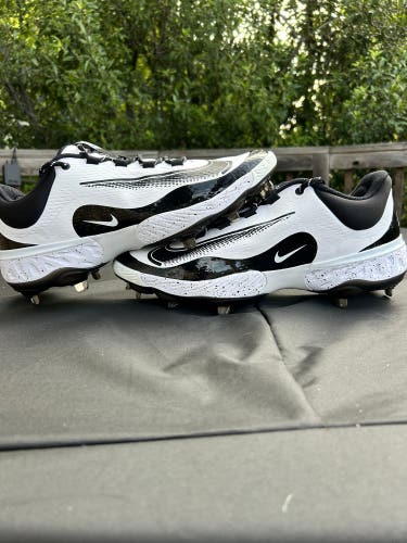 Nike alpha huarache elite 4 Low Top Metal (New) White Men's Size 13.0