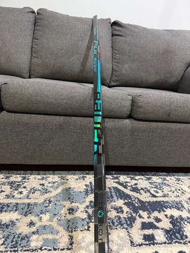 Senior Bauer Pulse Left Hand Hockey Stick 77 Flex P92