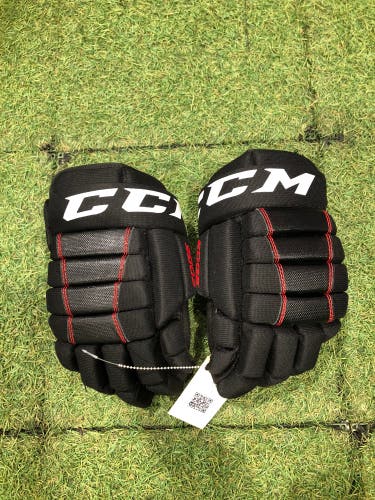 Junior CCM Edge Hockey Gloves 11" (Used)