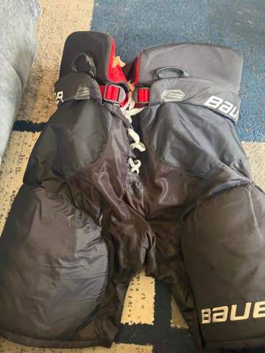 Men's Senior XL Bauer Hockey Pants (Used)