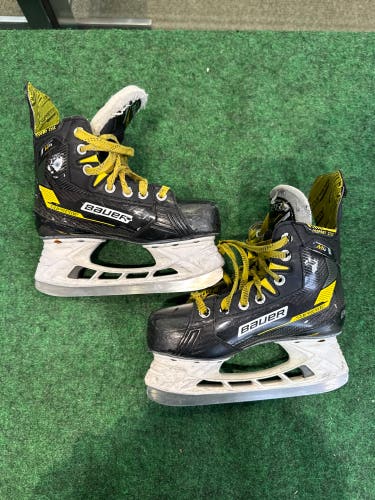 Junior Bauer Supreme M4 Hockey Skates (Regular) Size 3.5 (Used)