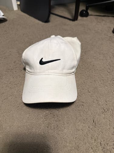 White Adult Unisex One Size Fits All Nike Hat (Used)