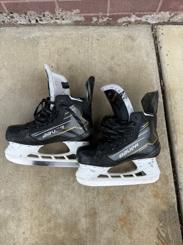 2024 Bauer Supreme M40 Hockey Skates 6 (Used)