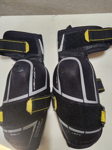 Junior Small CCM Tacks 9550 Elbow Pads (Used)