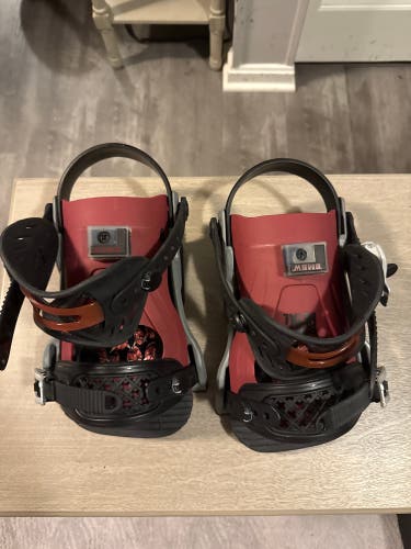 Men's Medium Snowboard Bindings (Used)