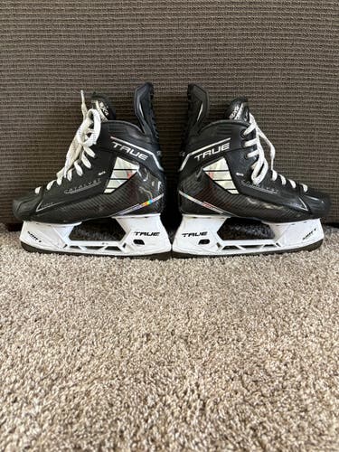 2025 True Catalyst 9x4 Hockey Skates Regular Width 7.5 (Used)