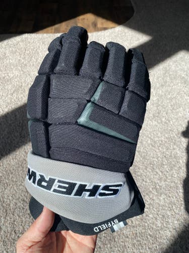 Sher-Wood Code V Pro Gloves 15" Pro Stock (Used)