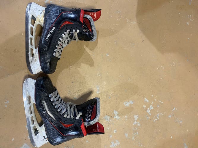 2021 Bauer Vapor 3X Pro Hockey Skates Regular Width 9 (Used)