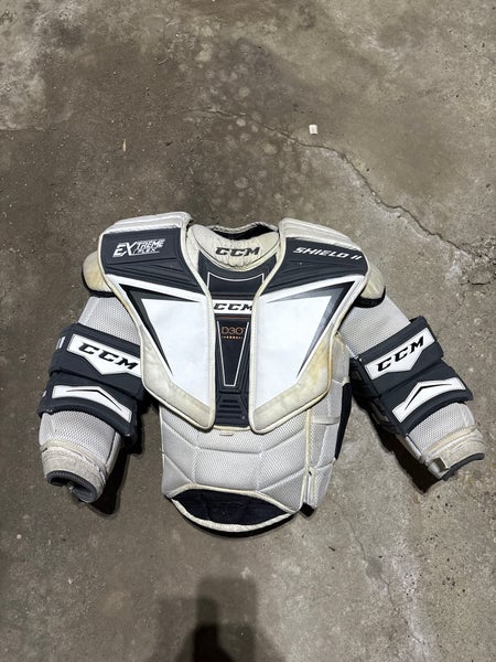 Medium CCM Extreme Flex Shield II Goalie Chest Protector (Used)