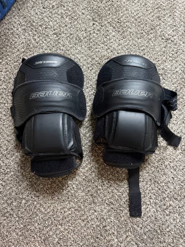 Senior Bauer Supreme Knee Guards
