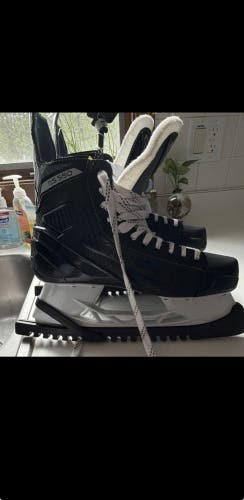 CCM AS-550 Hockey Skates Regular Width 10 (Used)