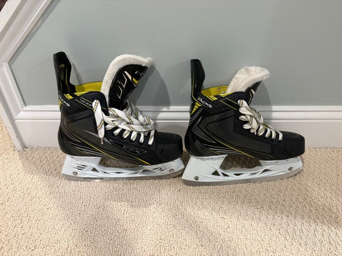 2016 CCM Tacks 4092 Hockey Skates Regular Width 7.5 (Used)