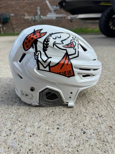 Medium Bauer Re-Akt 150 Helmet Pro Stock (Used)