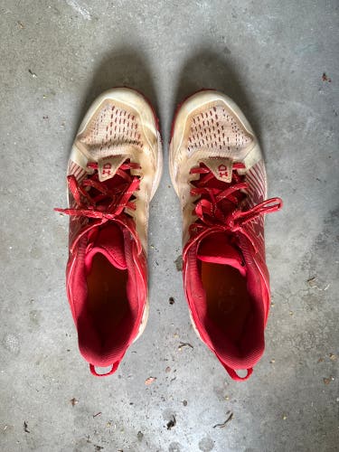 Red Men's Size M 10.5 (W 11.5) Adult Under Armour Charged Low Top Turf Cleats (Used)