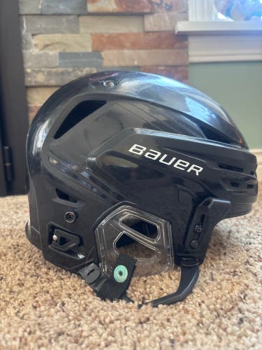 Medium Bauer Re-Akt 85 Helmet (Used)