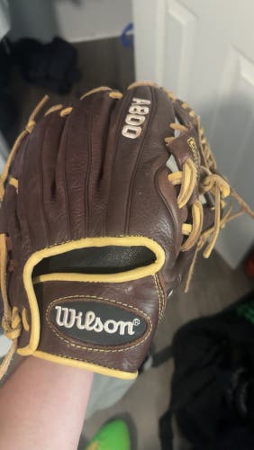 Wilson A800 RH Baseball Glove 11.5" (Used)