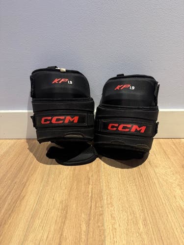 CCM KP 1.9 Senior Knee Guards