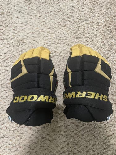Sher-Wood Code V Gloves 14" Pro Stock (Used)