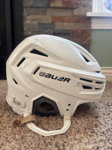 Medium Bauer Re-Akt 150 Helmet (Used)