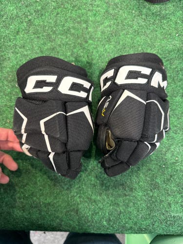 Black Youth CCM Tacks AS-V Pro Gloves 8" (Used)