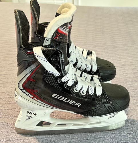 Bauer Vapor Fly40 Hockey Skates Regular Width Size 3.5D (Like New)