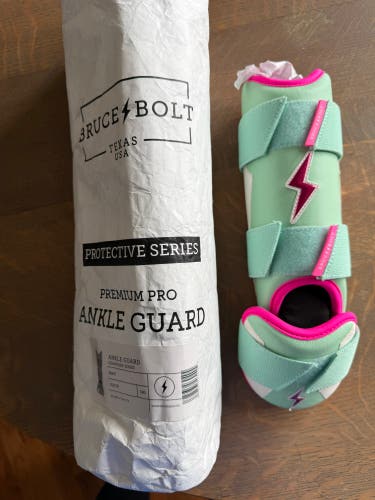 Bruce Bolt Tatis Series ankle guard