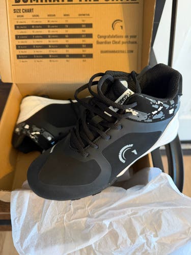 Black Kid's 4Y (Big Kids / Youth) Youth Low Top Molded Cleats (New)