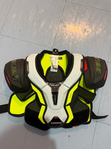 Small Junior Bauer Vapor Hyperlite Shoulder Pads (New)